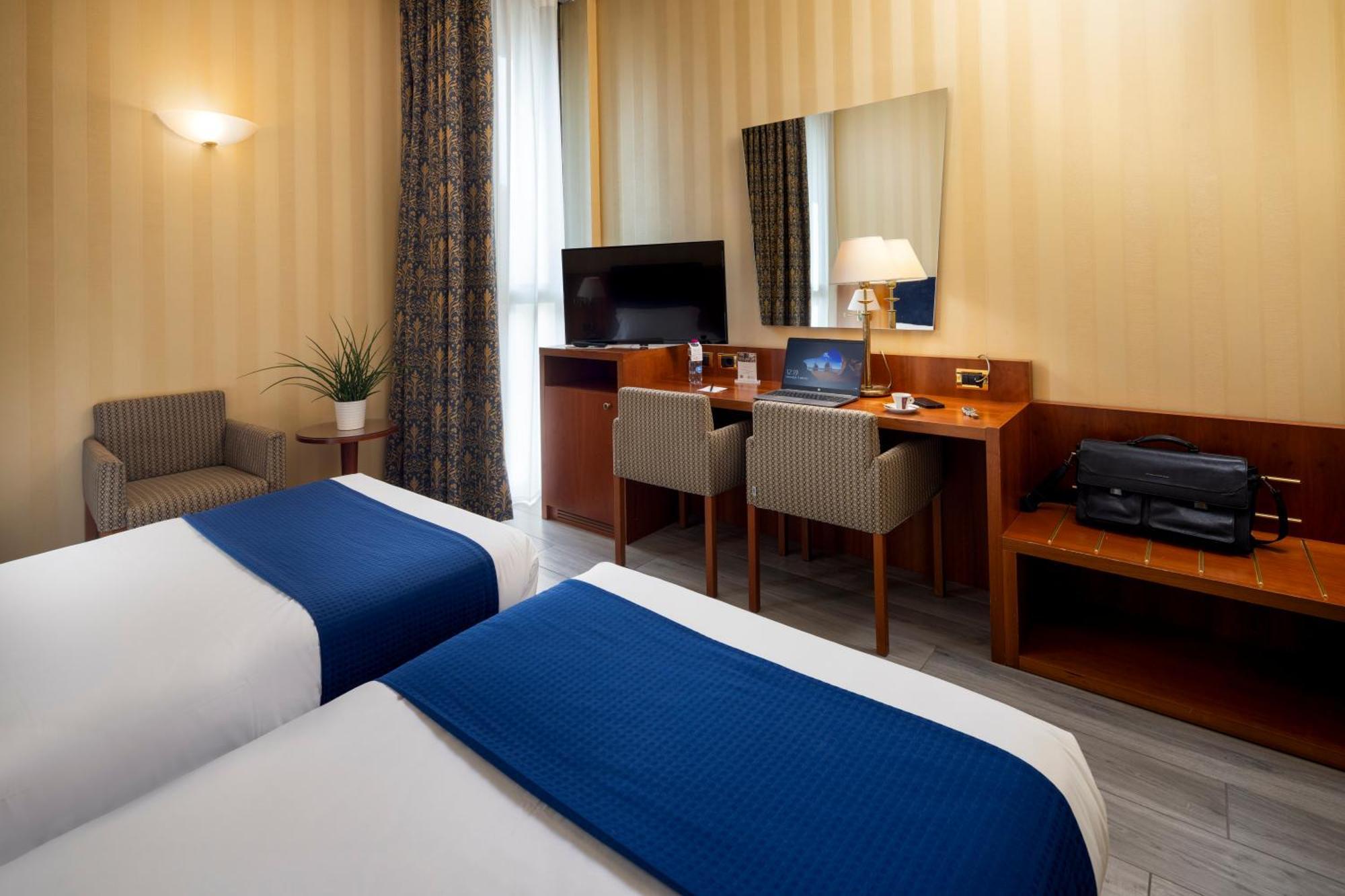 Hotel Parma&Congressi Esterno foto