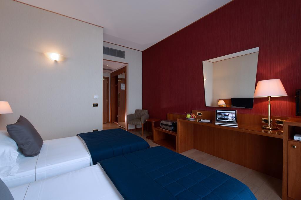 Hotel Parma&Congressi Esterno foto