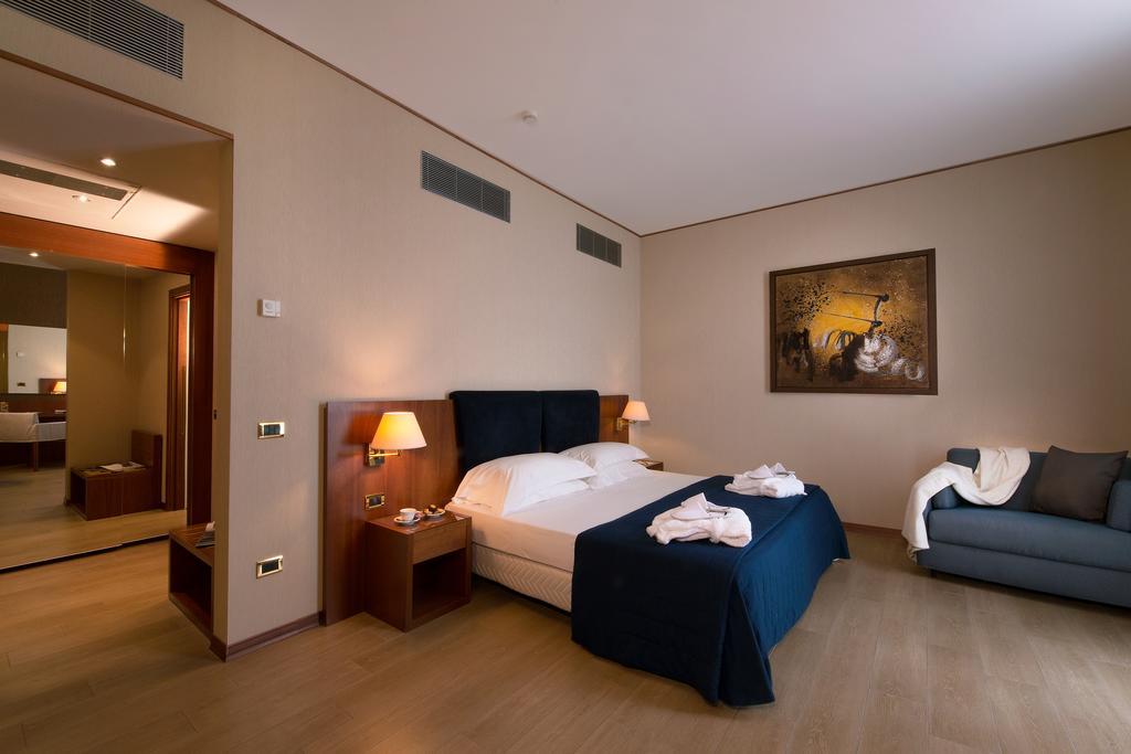 Hotel Parma&Congressi Esterno foto